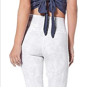 Lululemon WunderUnder luxtreme size 6 leggings